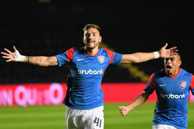 Por ahora, a San Lorenzo le va mejor en la Copa Libertadores que en la Liga Profesional; este sábado puede empezar a recuperarse, frente a Unión en Santa Fe.