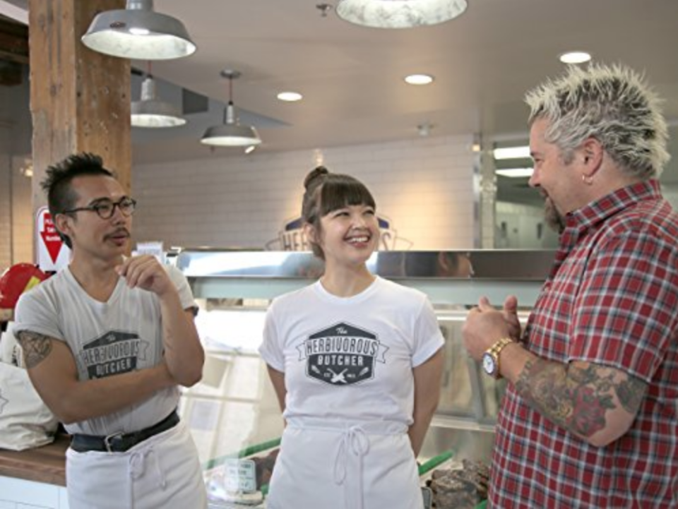 <p>No, he's not trying to be rude. The Food Network host simply prefers to <a href="https://tcbmag.com/the-diners-drive-ins-and-dives-effect/" rel="nofollow noopener" target="_blank" data-ylk="slk:introduce himself to the staff and chef right before the shoot;elm:context_link;itc:0;sec:content-canvas" class="link ">introduce himself to the staff and chef right before the shoot</a>, so that their interactions are as realistic and authentic as possible.</p>