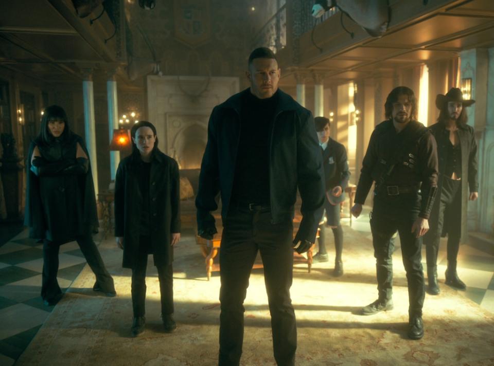 Allison Hargreeves, Elliot Page, Tom Hopper, Aidan Gallagher, David Castañeda, Robert Sheehan, Umbrella Academy, Season 3