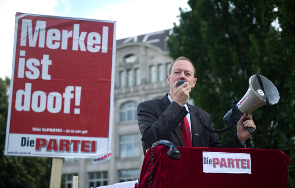 <p><span>Die Spaßpartei Die Partei erhebt keinen monatlichen Beitrag, sondern nur einen jährlichen. Mit zehn Euro darf man hier schon Mitglied sein.</span> </p>