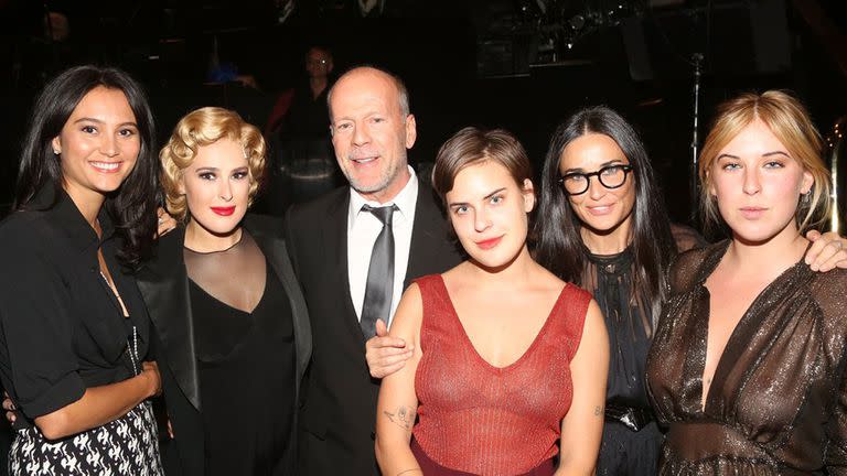 ¡Nos llevamos bien! Bruce Willis y Demi Moore junto a sus hijas y la nueva mujer del actor