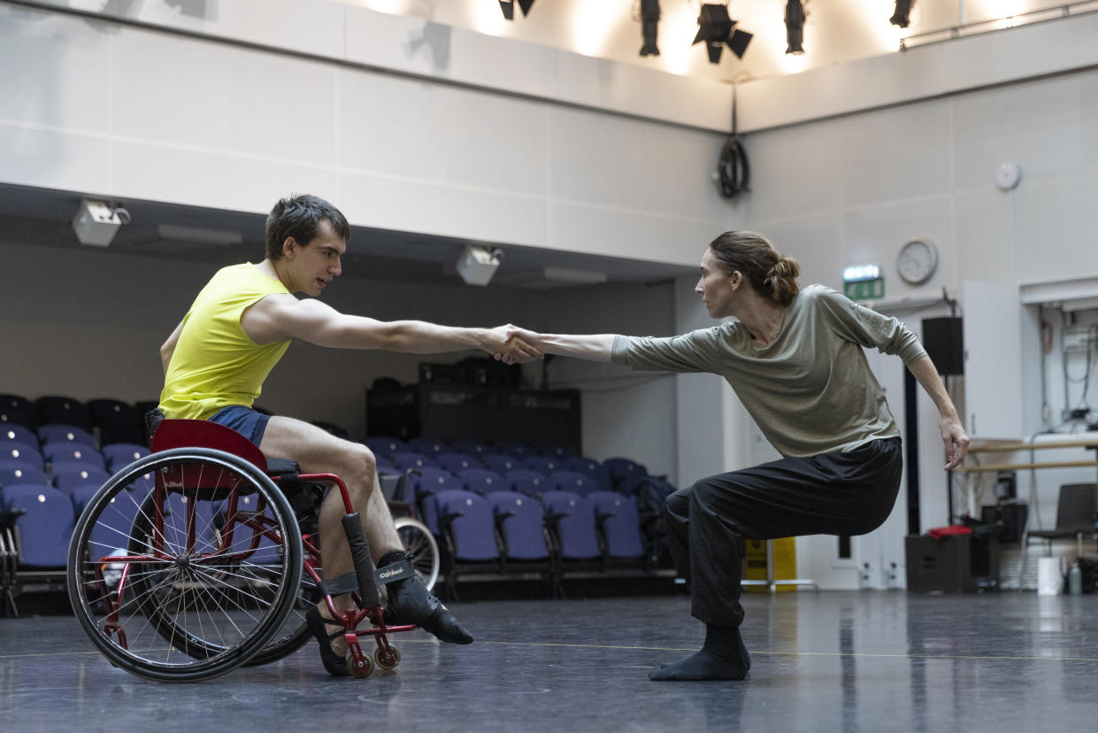 Joe Powell-Main from Ballet Cymru and Kristen McNally from The Royal Ballet rehearse ahead of the performance (Dancers Diary ROH)