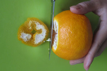 Love mandarins but hate peeling them? This hack is made for you. Photo: http://newmalaysiankitchen.com