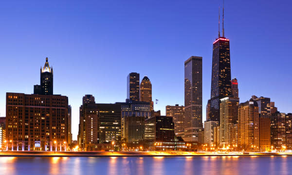 chicago skyline at dusk