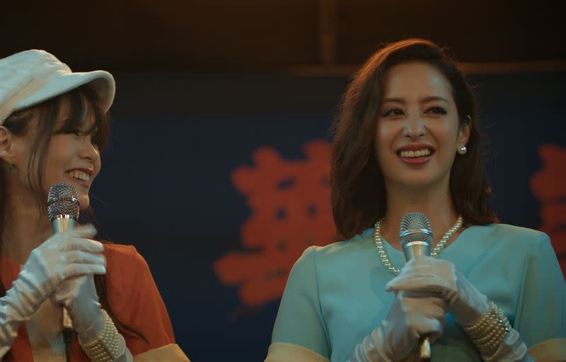 莫允雯劇中飾演從台灣前往新加坡發展的歌星。（圖／Hami Video提供）