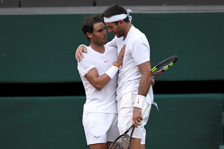 Nadal y Del Potro, en Wimbledon 2018; el español ganó en cinco sets en un duelo magnífico, que el argentino no olvidó