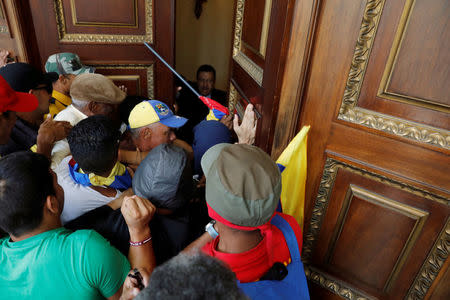Government supporters try to enter Venezuela's opposition-controlled National Assembly, in Caracas, Venezuela July 5, 2017. REUTERS/Andres Martinez Casares