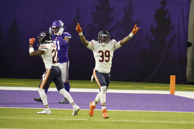 Chicago Bears defensive back Eddie Jackson (39), left, celebrates