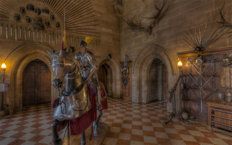 <b>Warwick Castle </b> was originally built by William the Conqueror in 1068 and it has really stood the test of time. The Great Hall is full of knights in armour and historic weaponry.