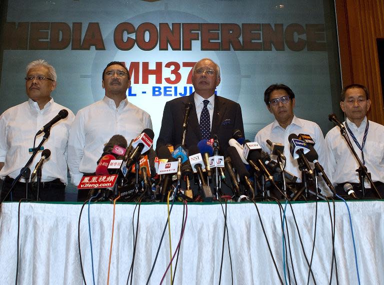 Malaysian Prime Minister Najib Razak (C) addresses the media during a press conference at a hotel near Kuala Lumpur International Airport in Sepang on March 15, 2014