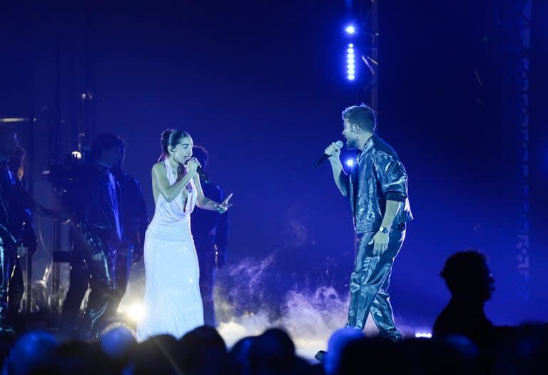  Maria Becerra y Pablo Alborán, en la colaboración que hicieron durante la gala de los Latin Grammy 2023