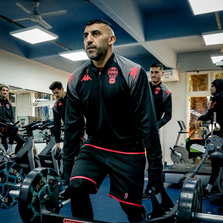 Wanchope Ábila hace trabajos de gimnasio en su regreso a Huracán; proveniente de Barraca Central, bajó 15 kilos para estar en forma en el Globo.