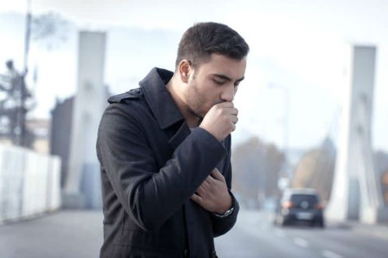 Los fumadores no suelen alertarse por tener tos continuada, seg&#xfa;n Fundepoc