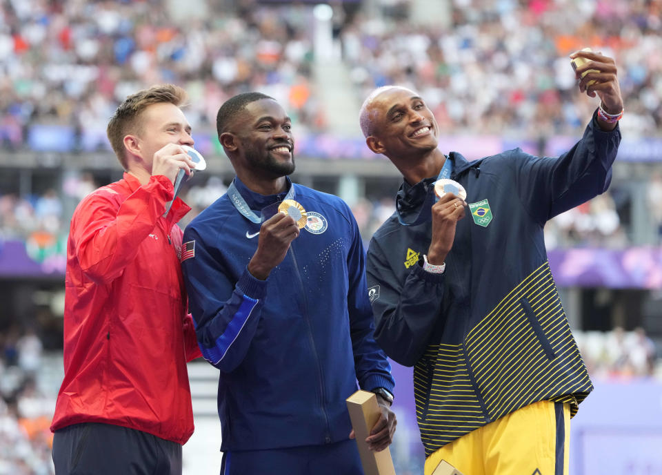 Rai Benjamin's mom, HS coach celebrate his hurdles win in Paris Yahoo