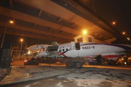 Wreckage of TransAsia Airways plane Flight GE235 is transported on the back of a truck after it crash landed into a river, in New Taipei City, February 5, 2015. REUTERS/Stringer