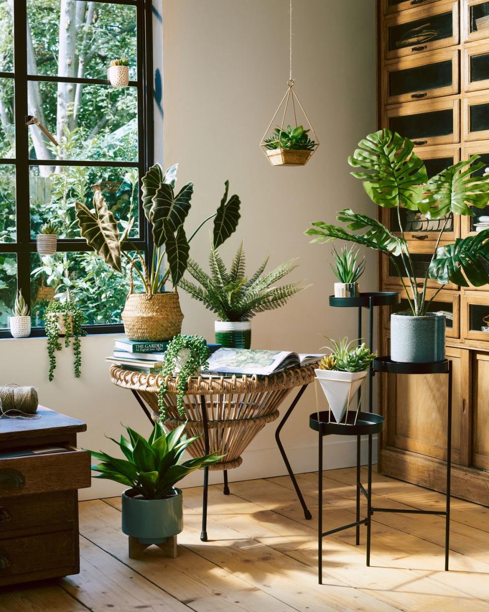 7) Artificial plants