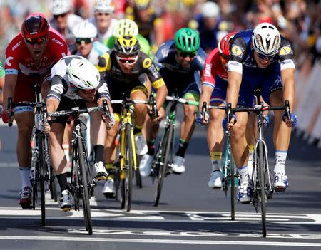 Cycling - Tour de France cycling race - The 190.5 km (118 miles) Stage 6 from Arpajon-sur-Cere to Montauban, France - 07/07/2016 - Team Dimension Data rider Mark Cavendish of Britain (L) wins on finish line. REUTERS/Jean-Paul Pelissier