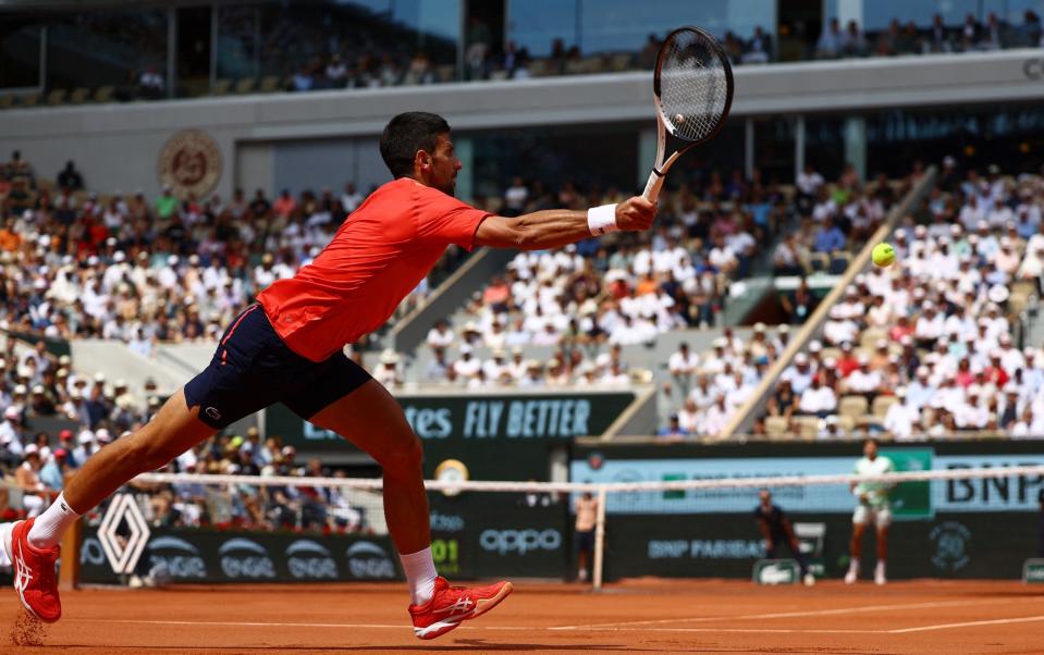 El serbio Novak Djokovic en acción durante su partido de semifinales contra el español Carlos Alcaraz - REUTERS/Lisi Niesner