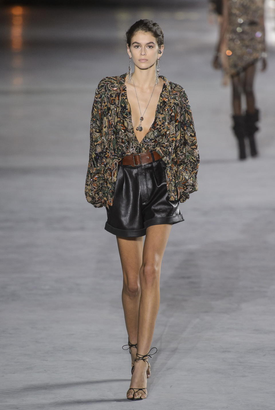 Kaia Gerber auf dem Saint Laurent Catwalk.(Bild: REX/Shutterstock)