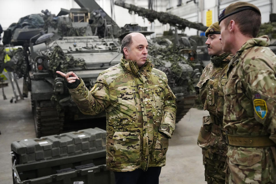 Britain's Defence Secretary Ben Wallace, left, speaks with Britain's military officers during his visit to the Tapa Military Camp, in Estonia, Thursday, Jan. 19, 2023. Wallace said his country would send at least three batteries of AS-90 artillery, armoured vehicles, thousands of rounds of ammunition and 600 Brimstone missiles, as well as the squadron of Challenger 2 tanks. (AP Photo/Pavel Golovkin)