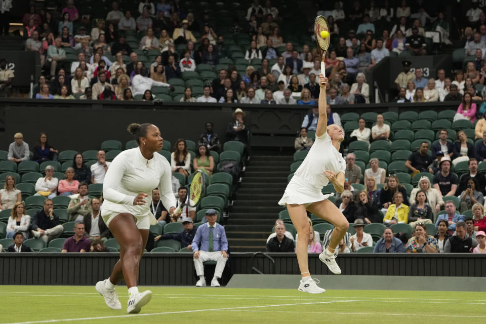 Katerina Siniakova, right, of Czech Republic and Taylor Townsend of the United States in action against Gabriela Dabrowski of Canada and Erin Routliffe of New Zealand in the women's doubles finalat the Wimbledon tennis championships in London, Saturday, July 13, 2024. (AP Photo/Alberto Pezzali)