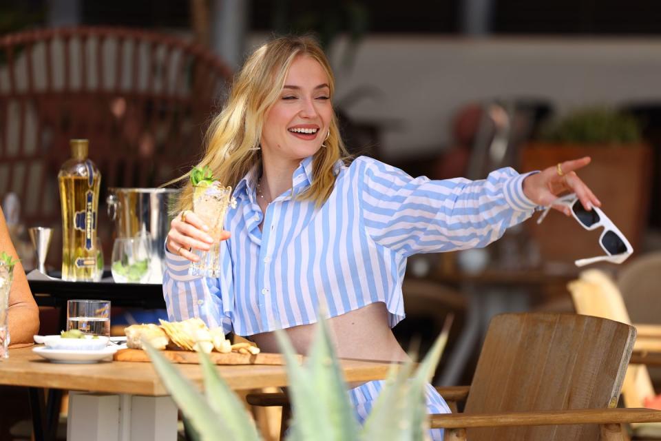 hyeres, france june 17 sophie turner spotted drinking a st germain hugo spritz at le marais restaurant in cote d’azur, south of france on june 17, 2024 in hyeres, france photo by marc piaseckiwireimage