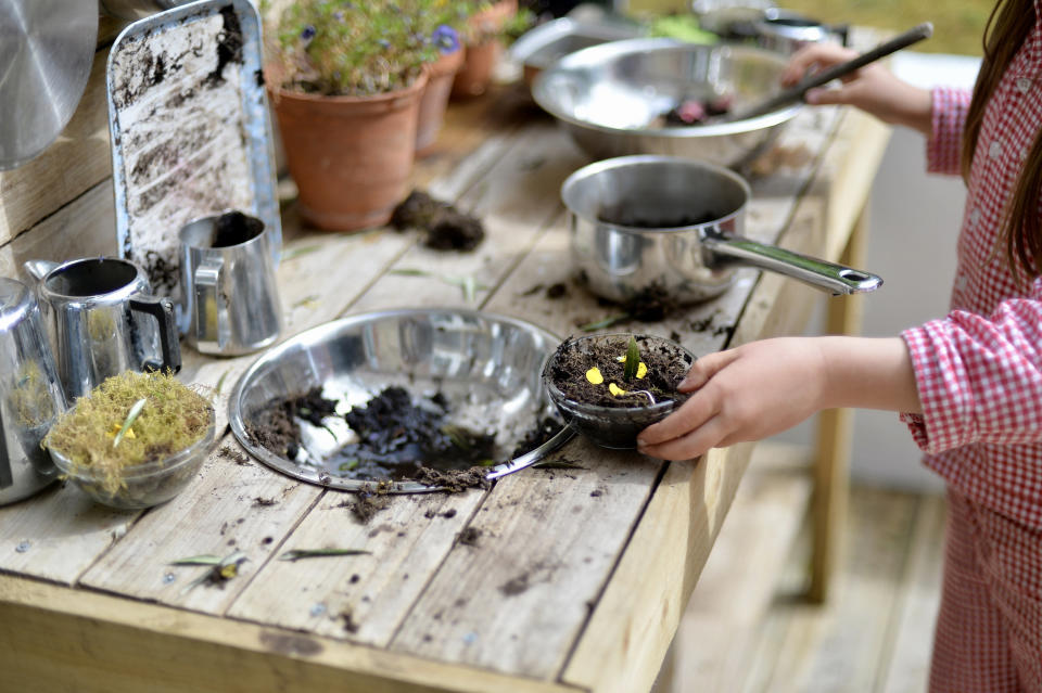 BUILD A MUD KITCHEN FOR MESSY PLAY