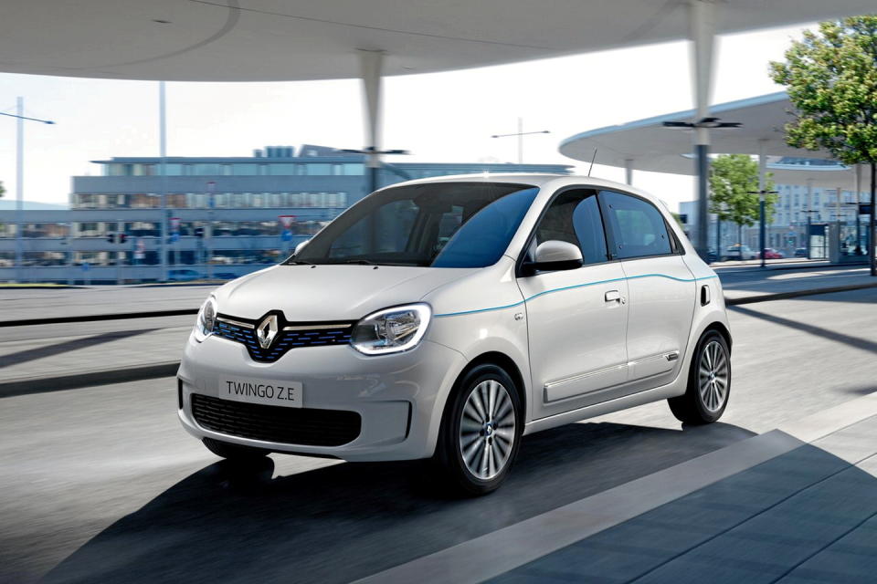 Renault détient la palme du pas cher avec sa petite Twingo E-Tech à partir de 40 euros par mois, entretien compris.  - Credit: