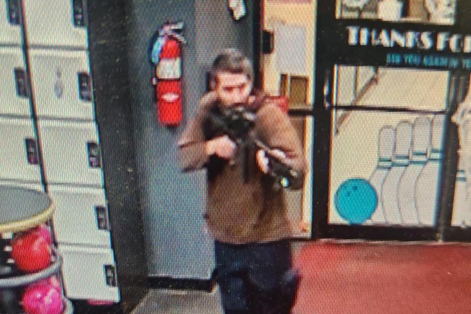 Gunman caught on surveillance footage (Androscoggin County Sheriff's Of)