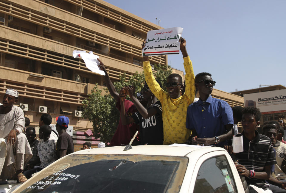 Sudanese protesters take part in a rally demanding the dissolution of the transitional government, outside the presidential palace in Khartoum, Sudan, Saturday, Oct. 16, 2021. (AP Photo/Marwan Ali)