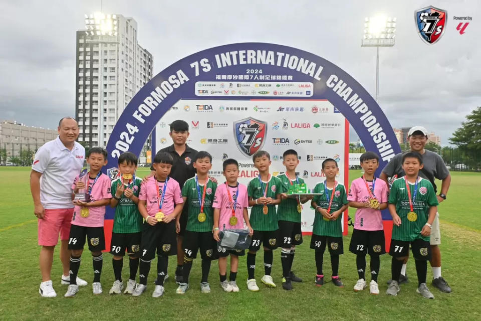 松林x皇家野馬隊獲福爾摩沙國際七人制足球錦標賽(Formosa 7s)U9歲組冠軍。Formosa 7s大會提供