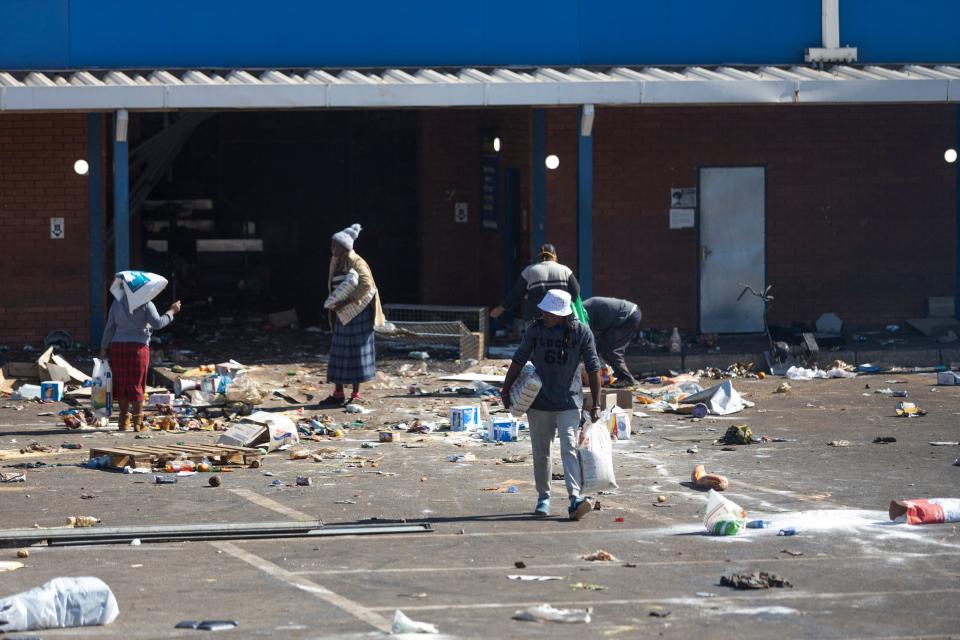 Rioters loot the Gold Spot Shopping Centre in Vosloorus