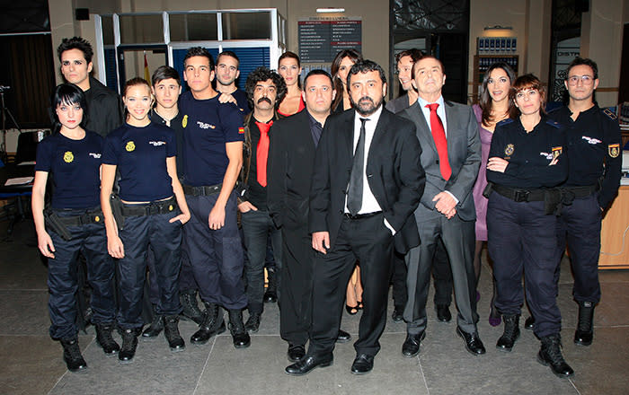 Juan Diego junto a todo el elenco de 'Los hombres de Paco'