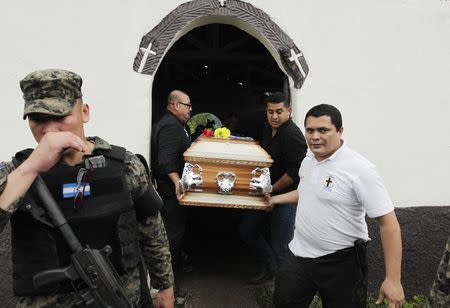 Friends and family members carry the coffin of Maria Jose Alvarado at the cemetery in Santa Barbara November 20, 2014. REUTERS/Jorge Cabrera