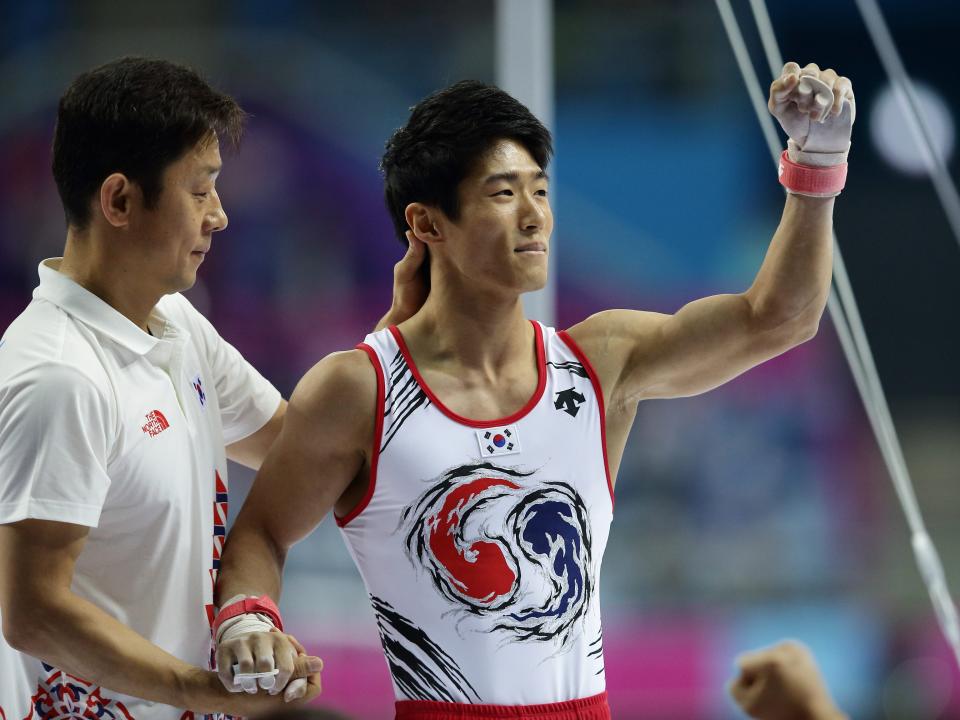 Olympian Yang Hak-seon raises his left hand