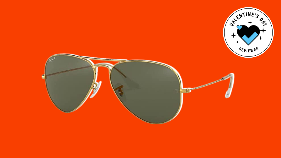 Best luxury gifts for Valentine’s Day 2023:Ray-Ban Aviator Sunglasses