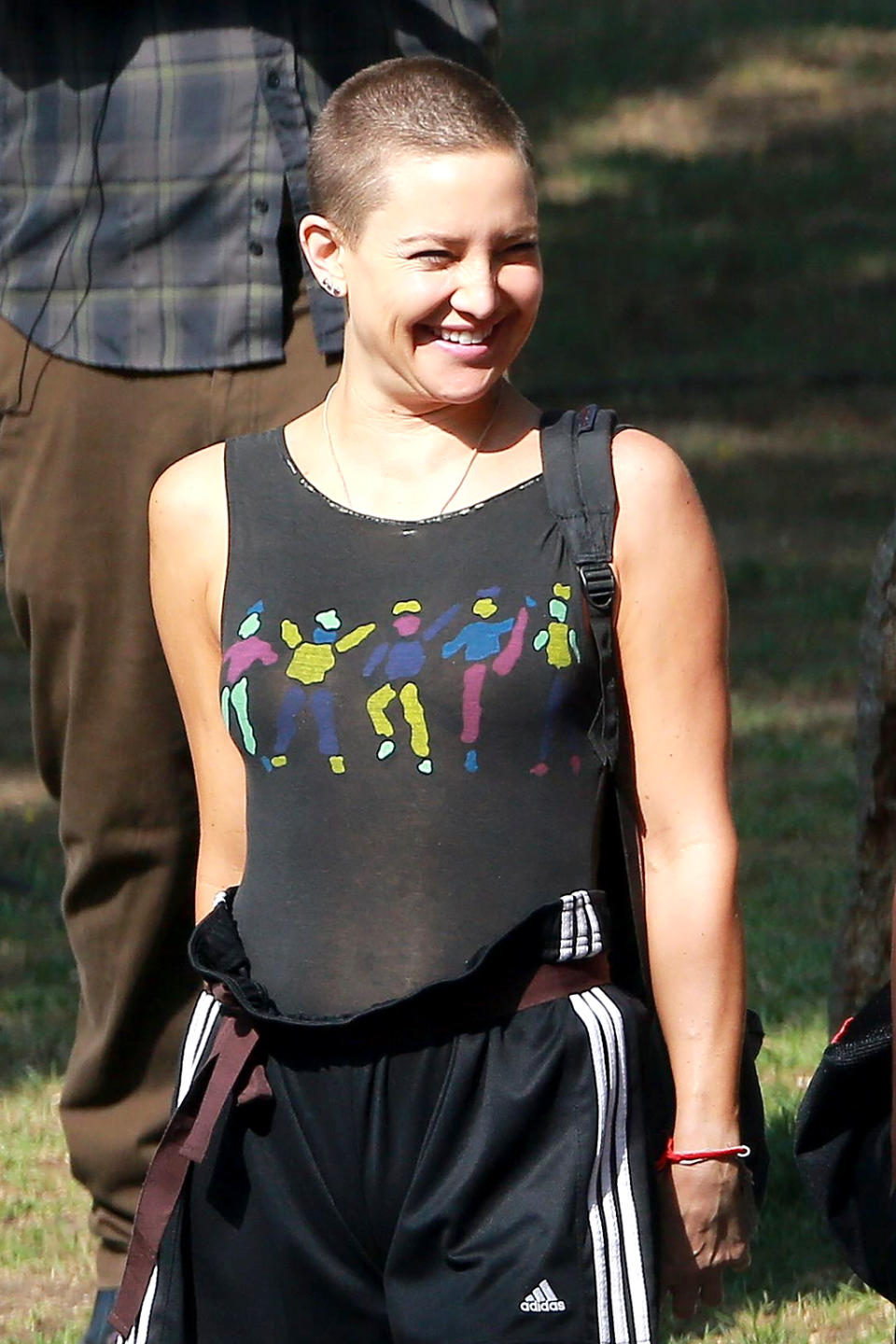 <p>The Oscar winner showed off <a rel="nofollow" href="https://www.yahoo.com/celebrity/kate-hudson-shaves-her-head-043300454.html" data-ylk="slk:her new buzz cut;elm:context_link;itc:0;outcm:mb_qualified_link;_E:mb_qualified_link;ct:story;" class="link  yahoo-link">her new buzz cut</a> on the L.A. set of <i>Sister</i>, a project being directed by Sia. What do you think of her look? (Photo: W Blanco/BACKGRID) </p>