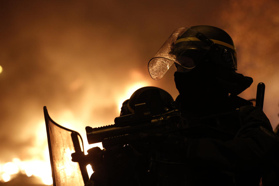 Antigovernment protesters clash with police in Paris