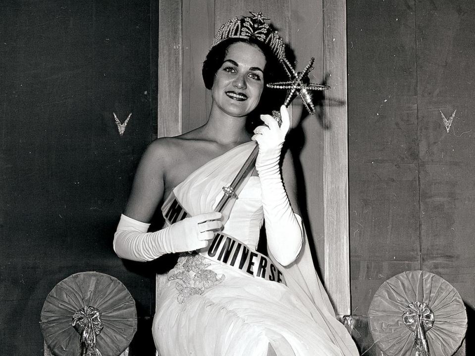 7/9/1960-Miami Beach, Florida- The new Miss Universe, Linda Bement of Salt Lake City, Utah, who earlier won title Miss U.S.A., occupies her new throne in Convention Hall 7/9. T