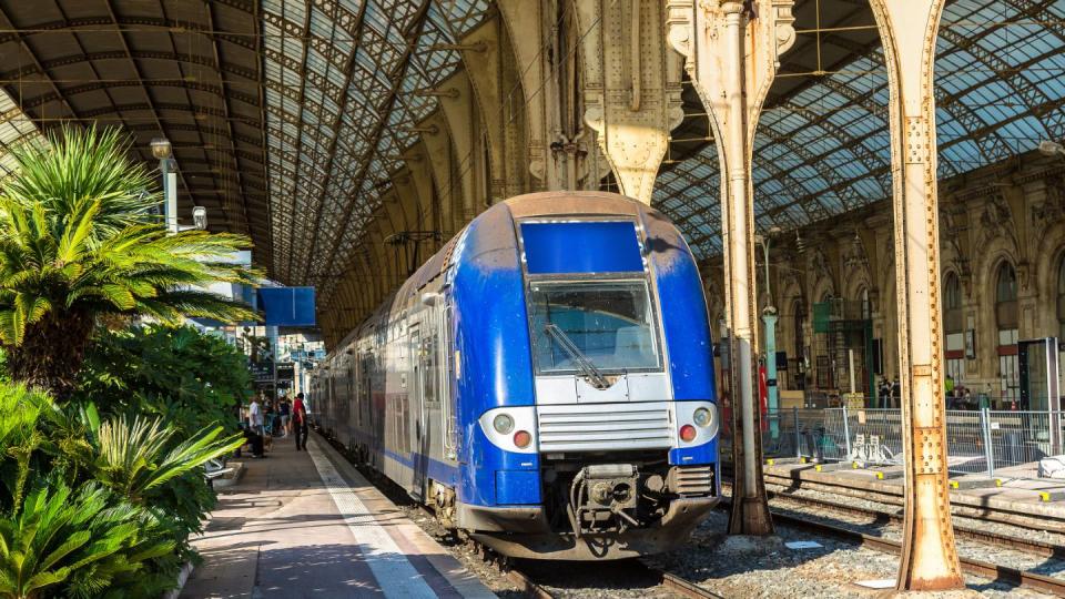 TER en gare de Nice