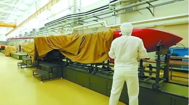 在軍火工廠裏的俄國海燕核動力導彈。   圖 : 翻攝自觀察者網