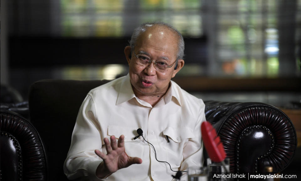 'Burn them' - Kit Siang said amid courtship by 'permanent PM-in-waiting'