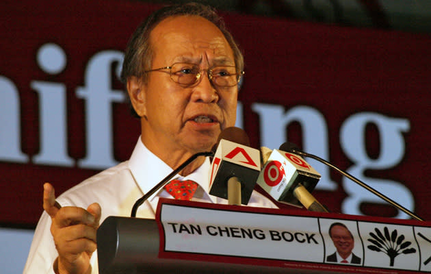 S'poreans must treat the Presidential Elections differently from the General Elections, let us conduct ourselves well, said Dr Tan Cheng Bock. (Yahoo! photo/Christine Choo)