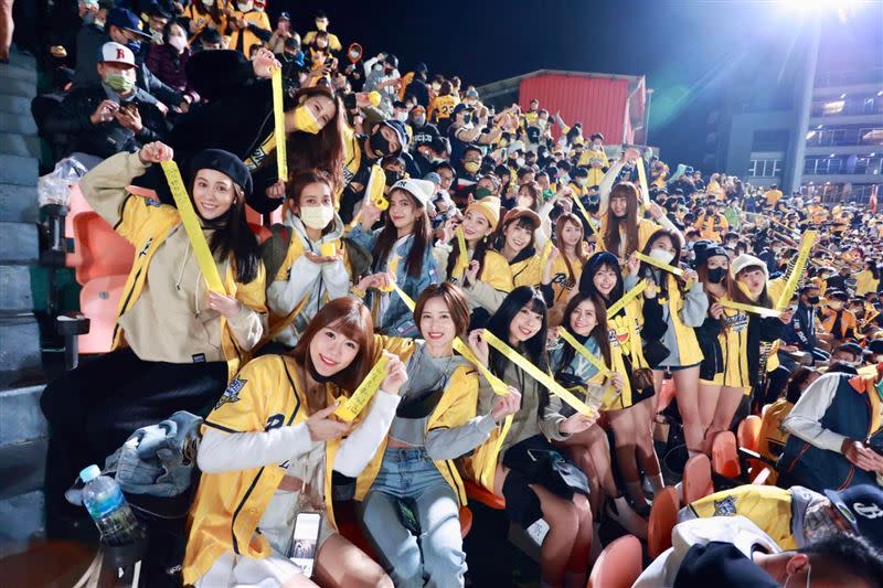 中華職棒台灣大賽第4戰，啦啦隊女孩Passion Sisters也到場。（圖／翻攝自Passion Sisters 中信兄弟啦啦隊臉書）
