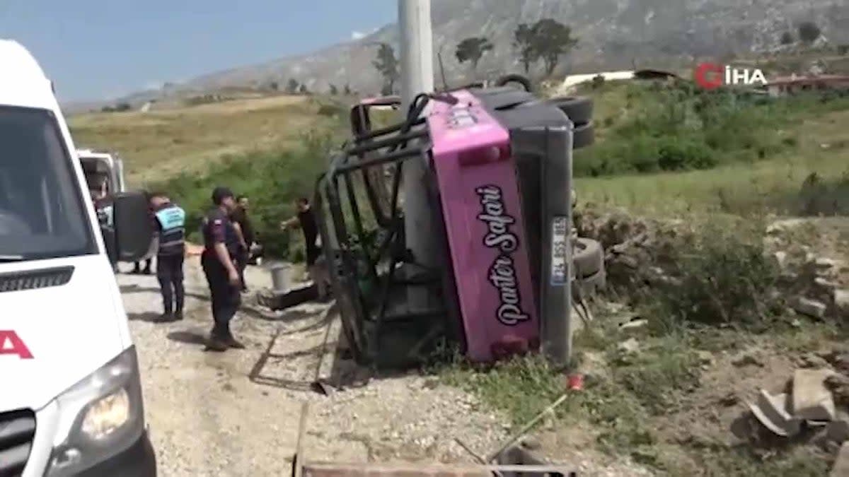 Horror minibus crash injures 11 Britons (IHA)