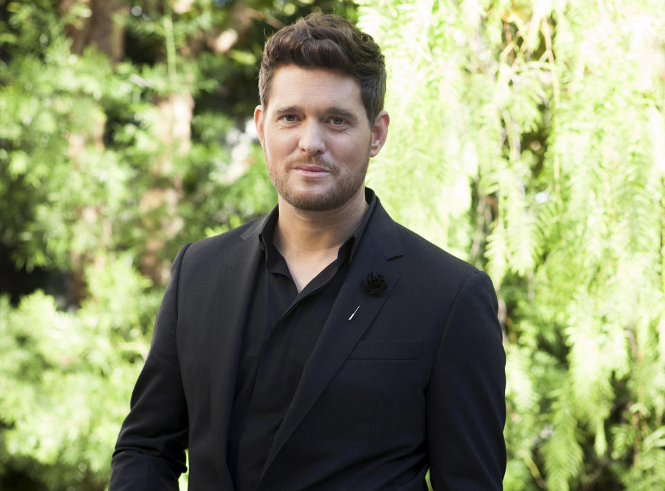 En esta foto del 16 de octubre del 2018, Michael Bublé posa en el Sunset Marquis en Los Ángeles para promover su 10mo álbum, "love", a la venta el 16 de noviembre. (Foto por Rebecca Cabage/Invision/AP)