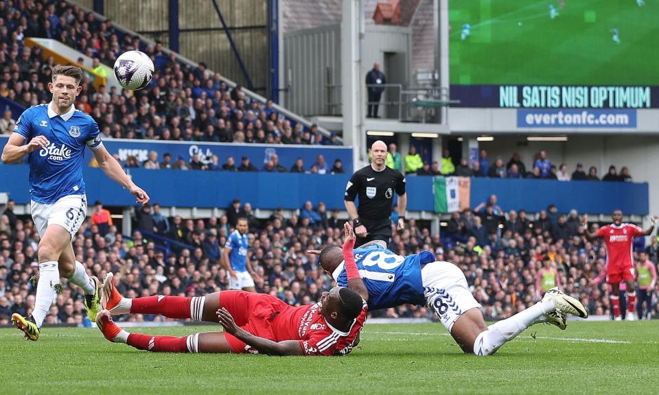 <span>Anthony Taylor looks on as Callum Hudson-Odoi goes down in the box after a challenge from Ashley Young.</span><span>Photograph: Paul Greenwood/REX/Shutterstock</span>