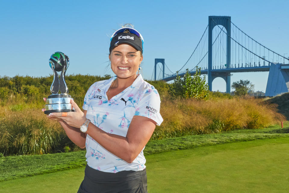 Lexi Thompson hoists the trophy after winning the Aramco Team Series – New York by three shots in 2022. (courtesy LET)