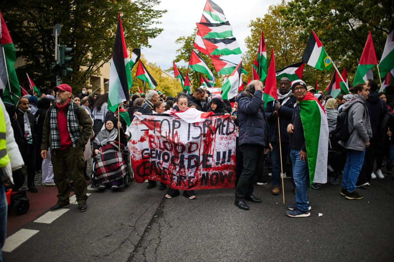 People take part in a pro-Palestinian demonstration taking place to mark the first anniversary of the Hamas attack on Israel at the Platz der Luftbruecke. Joerg Carstensen/dpa