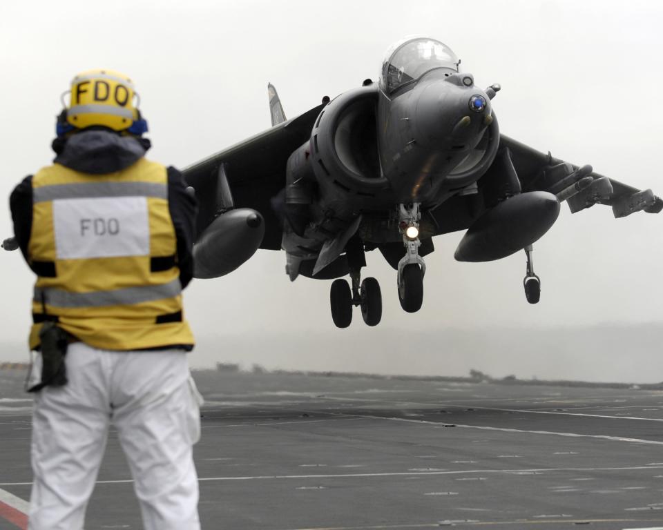 hms illustrious harrier jet